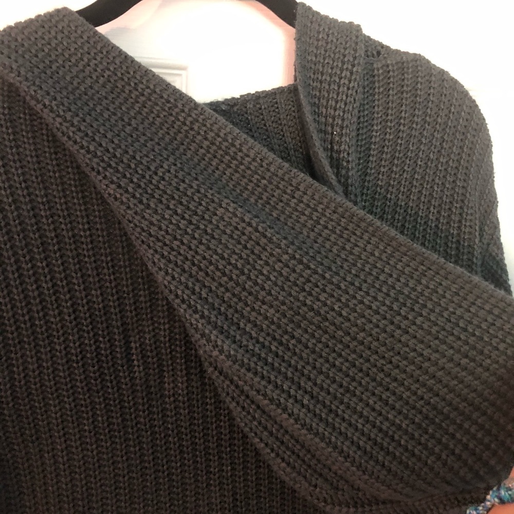 AE Cropped Sweater - Picture 6 of 6